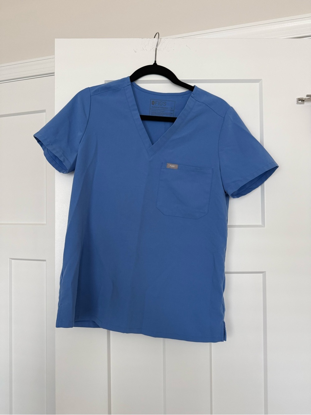 FIGS V-Neck Scrub Top - Women’s Small